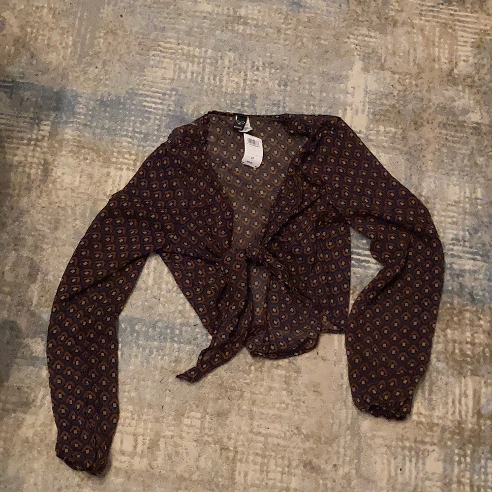 Long sleeve Tie in front